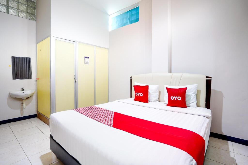 Сурабая: OYO Flagship 90890 Bratang Gede Residence