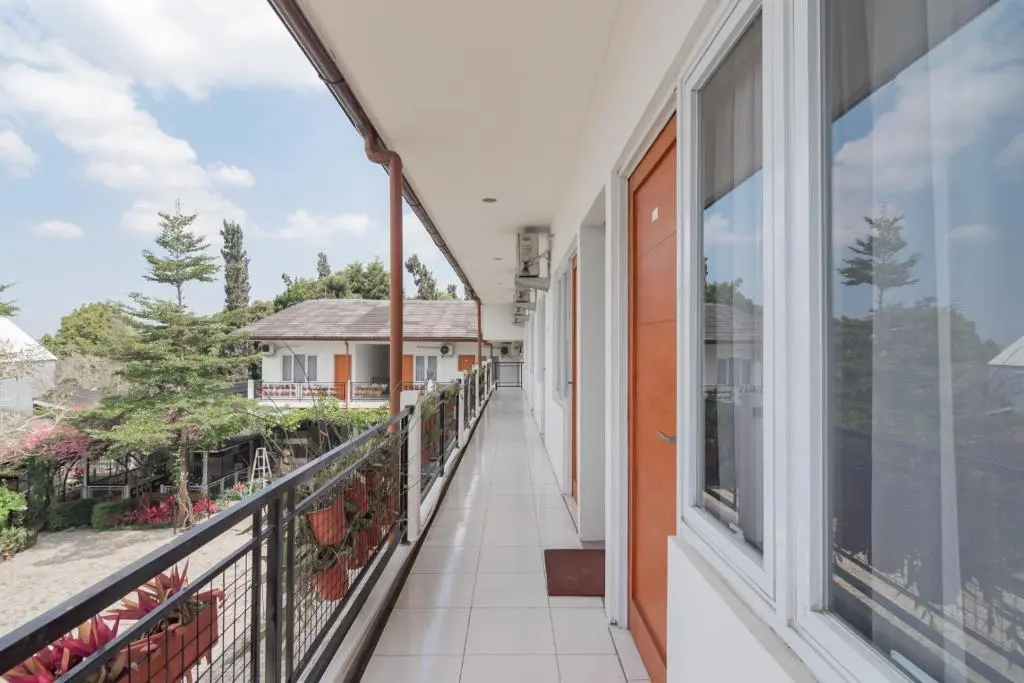 Паромпонг: Urbanview Hotel Kazanan Lembang Bandung by RedDoorz