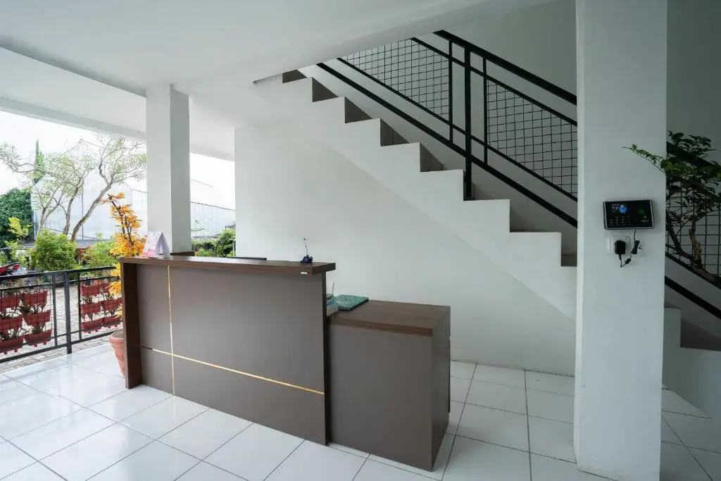 Паромпонг: Urbanview Hotel Kazanan Lembang Bandung by RedDoorz