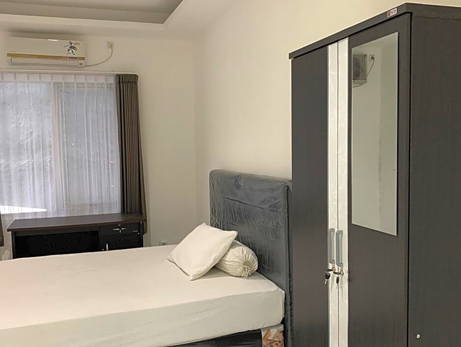 Сурабая: OYO Life 3082 Kost Putri Wonorejo