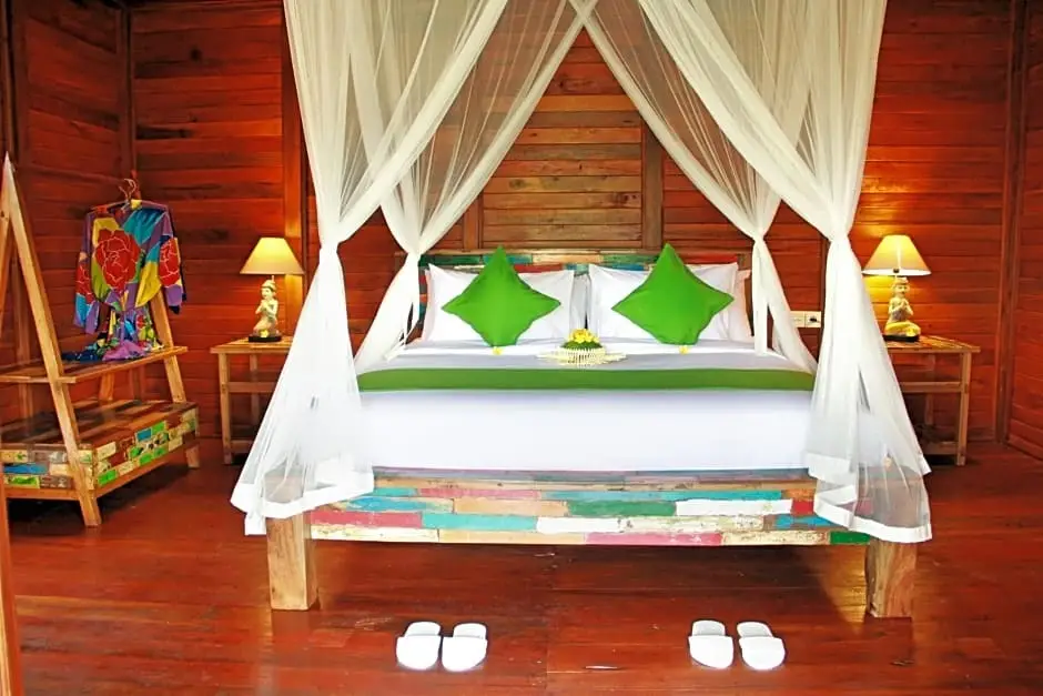 Убуд: Romantic Deluxe 0ne bedroom wooden villa 2
