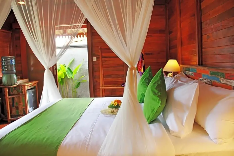 Убуд: Romantic Deluxe 0ne bedroom wooden villa 2