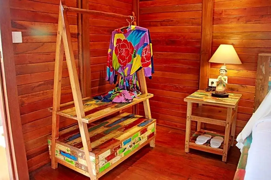 Убуд: Romantic Deluxe 0ne bedroom wooden villa 2