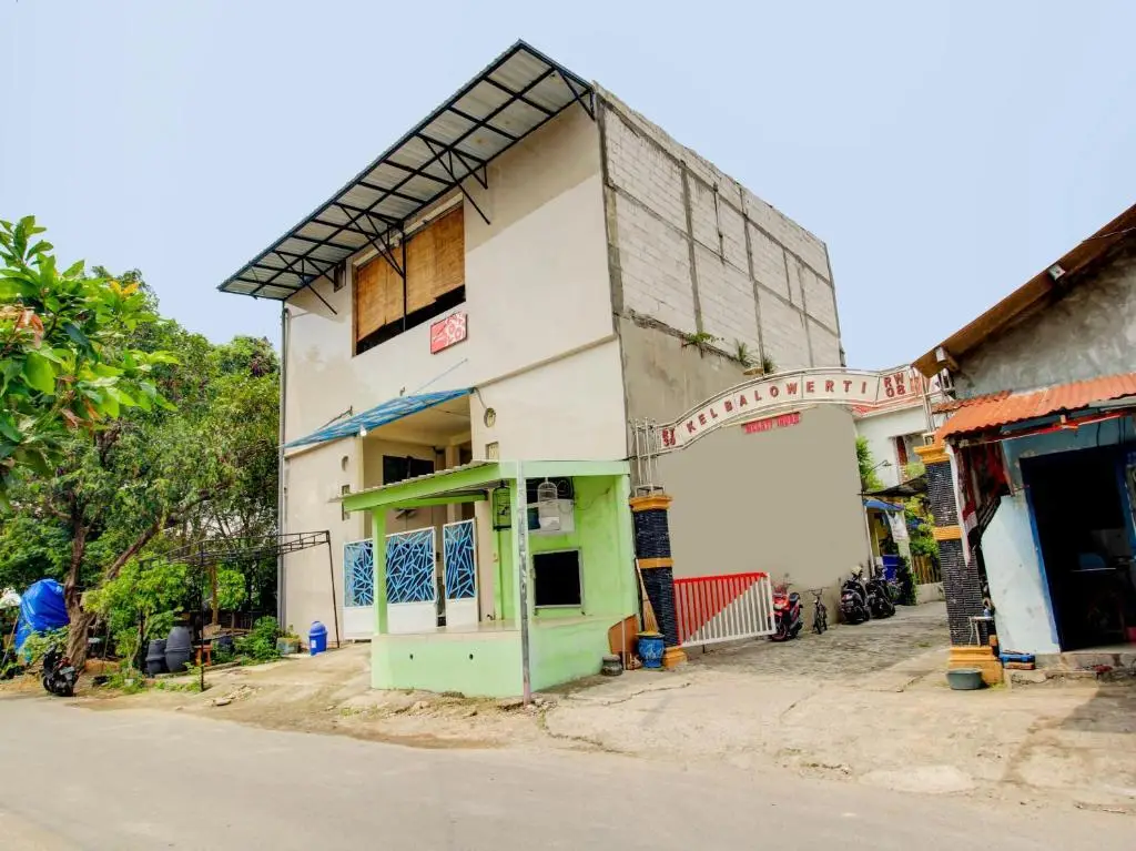 Кедири: OYO 90725 Zeevanna Guest House Syariah