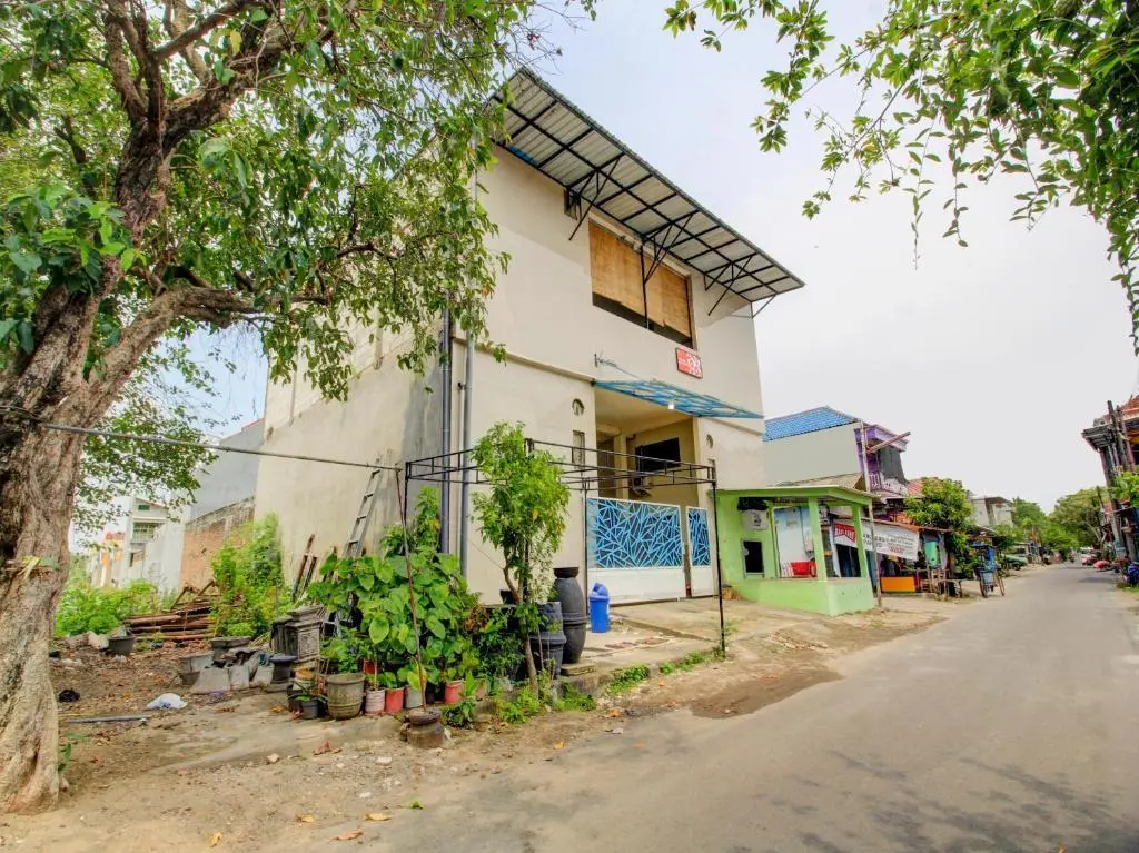 Кедири: OYO 90725 Zeevanna Guest House Syariah