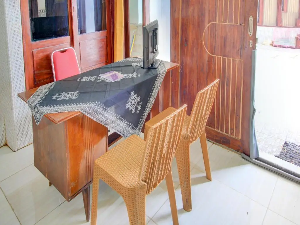 Кедири: OYO 90725 Zeevanna Guest House Syariah