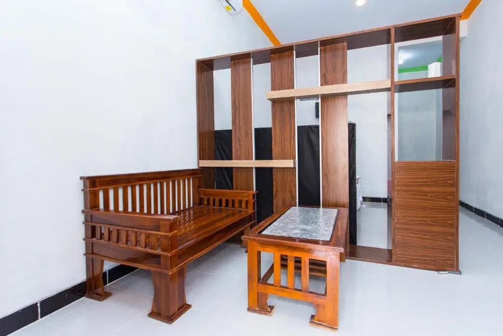 Тегал: OYO 2873 Griya Annisa