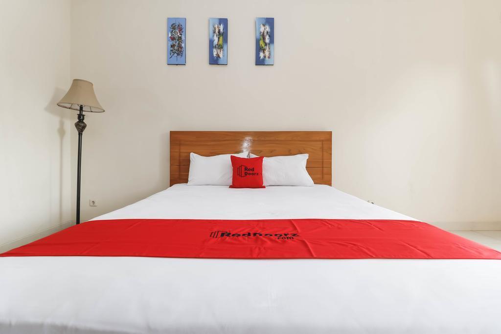 Джакарта: RedDoorz Plus near Cibubur Junction