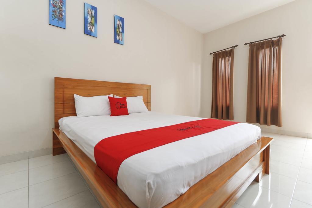 Джакарта: RedDoorz Plus near Cibubur Junction