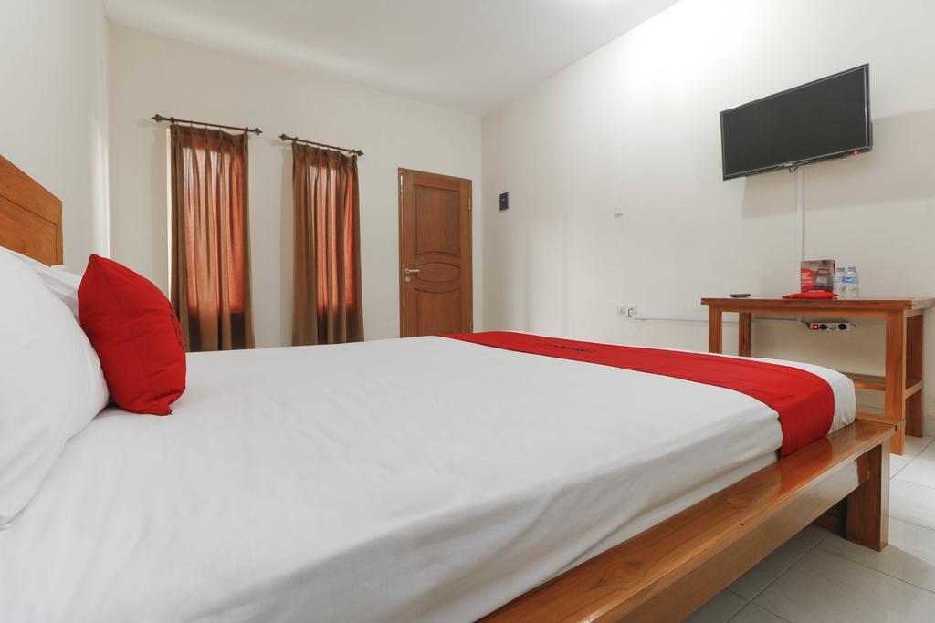 Джакарта: RedDoorz Plus near Cibubur Junction