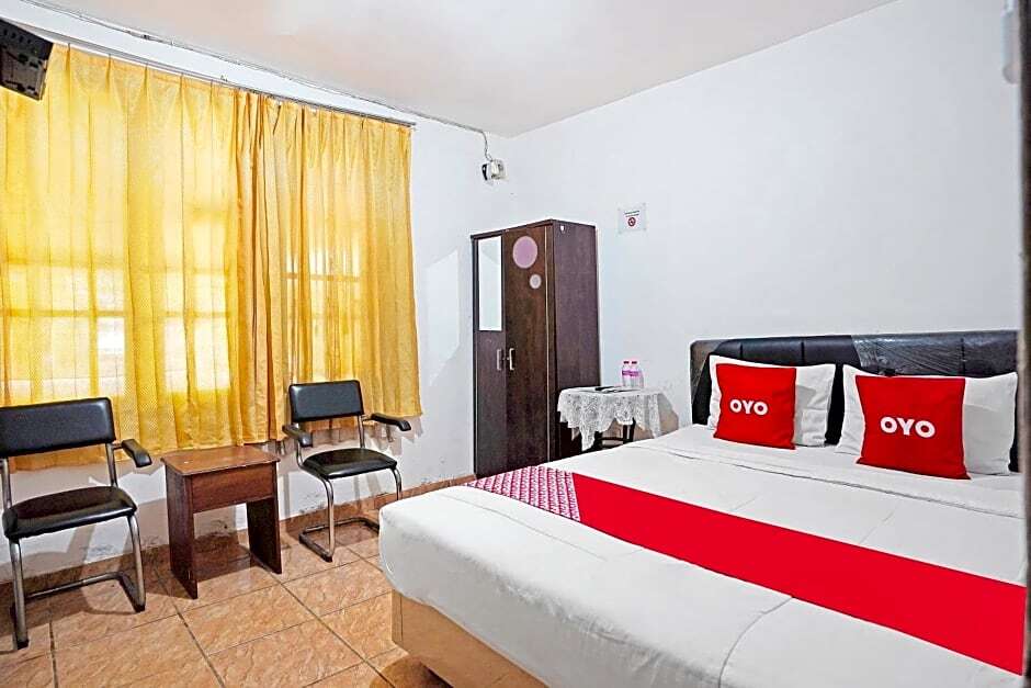 Сурабая: OYO 91390 Kost Grand Royal Elite