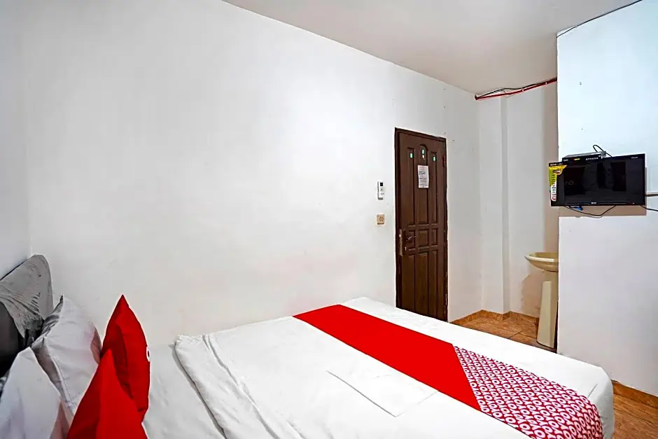 Сурабая: OYO 91390 Kost Grand Royal Elite