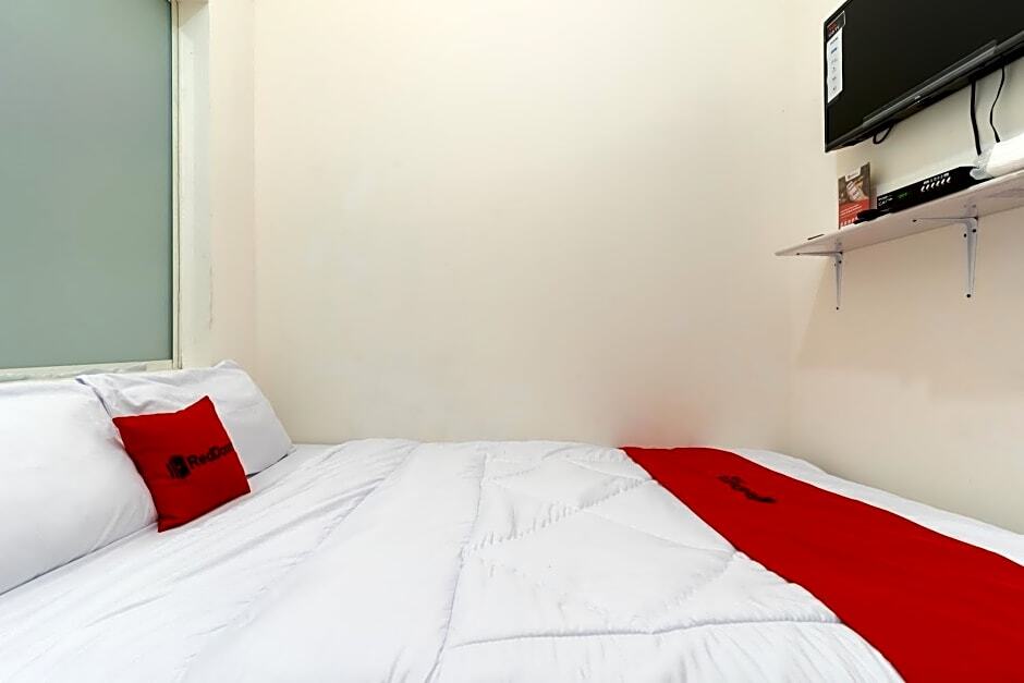 Джакарта: RedDoorz Plus Near RS Royal Taruma Grogol
