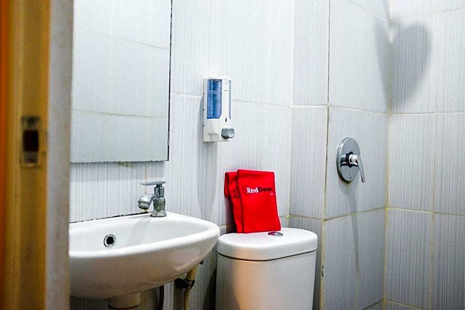 Макассар: RedDoorz Plus At Lucky Inn Hotel Panakkukang