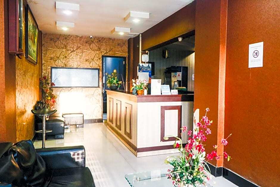 Макассар: RedDoorz Plus At Lucky Inn Hotel Panakkukang
