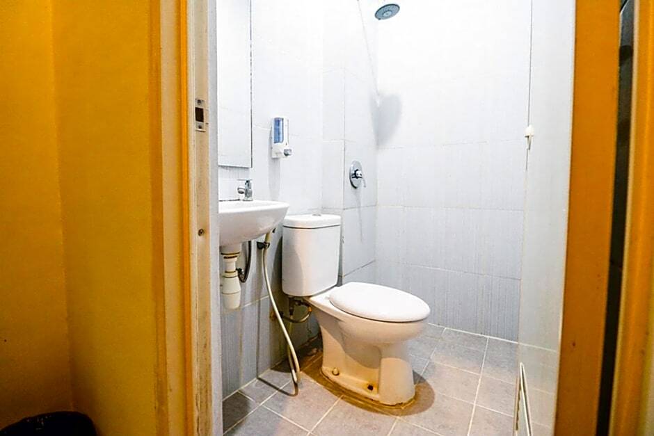 Макассар: RedDoorz Plus At Lucky Inn Hotel Panakkukang