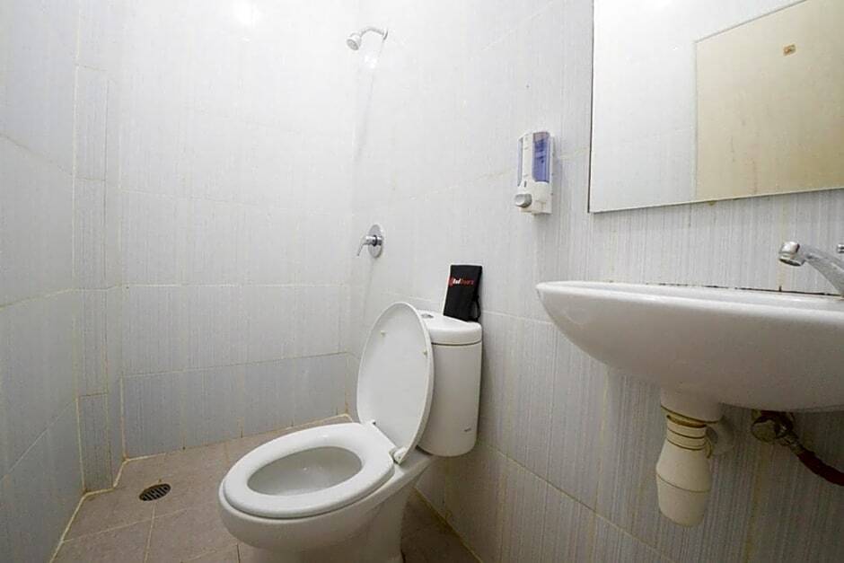 Макассар: RedDoorz Plus At Lucky Inn Hotel Panakkukang