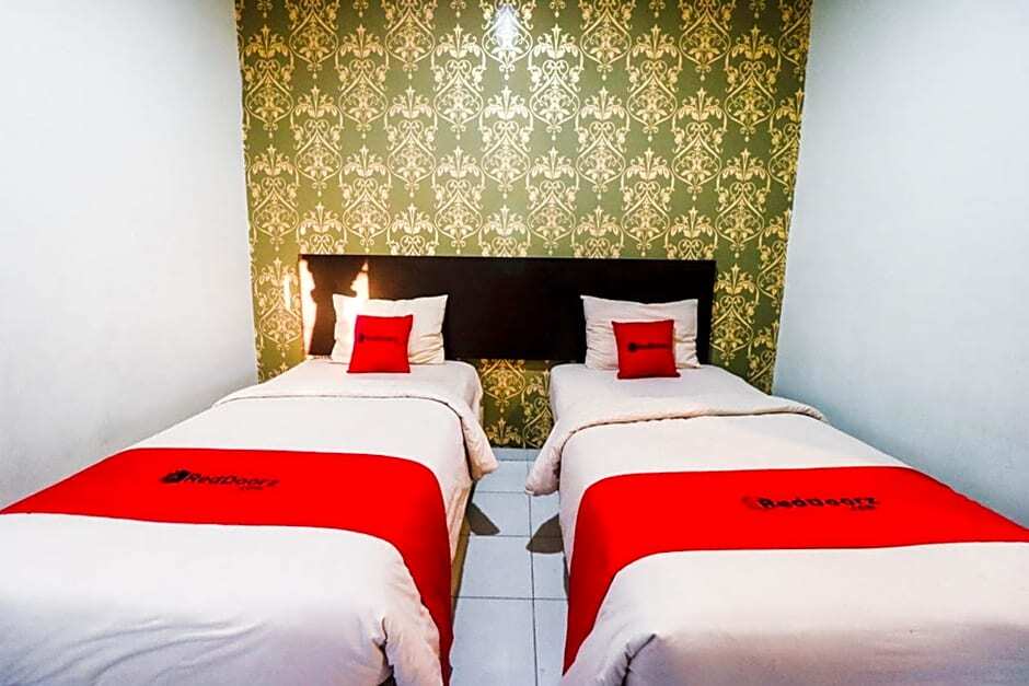 Макассар: RedDoorz Plus At Lucky Inn Hotel Panakkukang