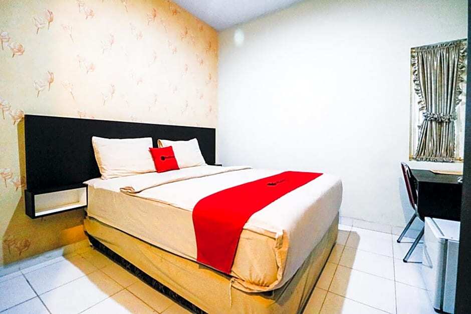 Макассар: RedDoorz Plus At Lucky Inn Hotel Panakkukang