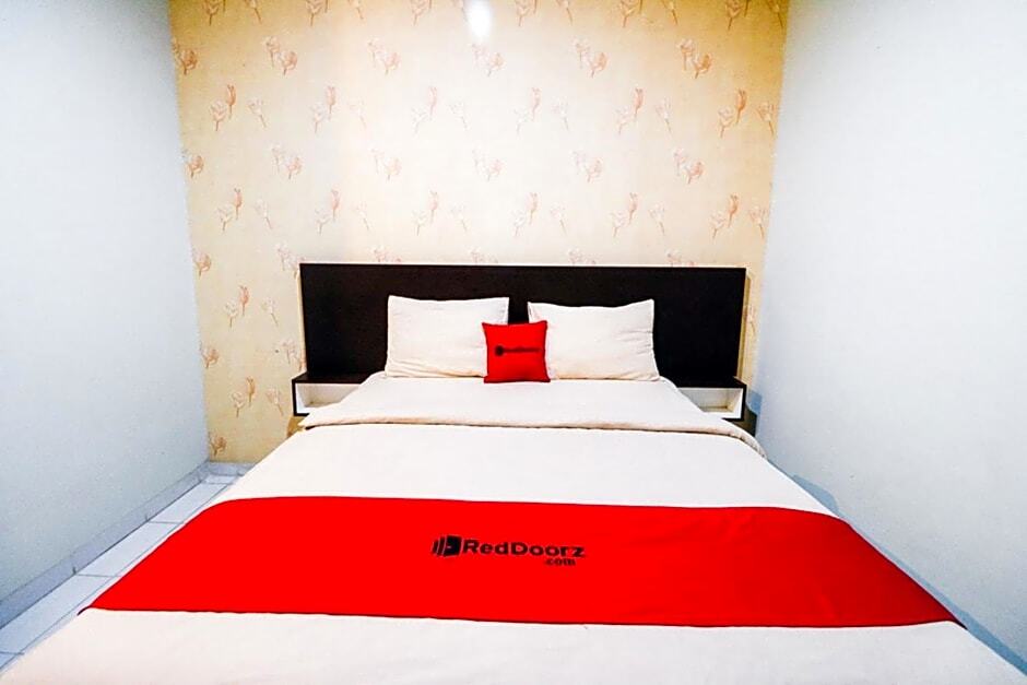 Макассар: RedDoorz Plus At Lucky Inn Hotel Panakkukang