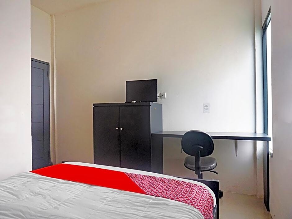 Джакарта: OYO 91412 Ameera Inn Syariah