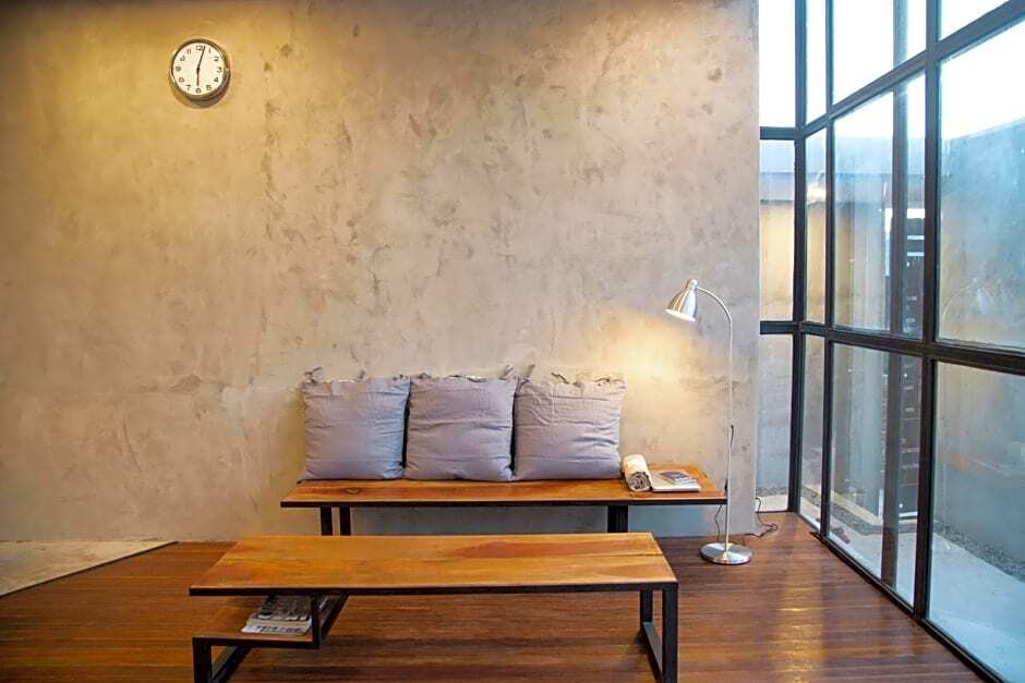 Энде: Flores Passport House