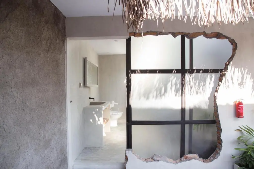 Энде: Flores Passport House