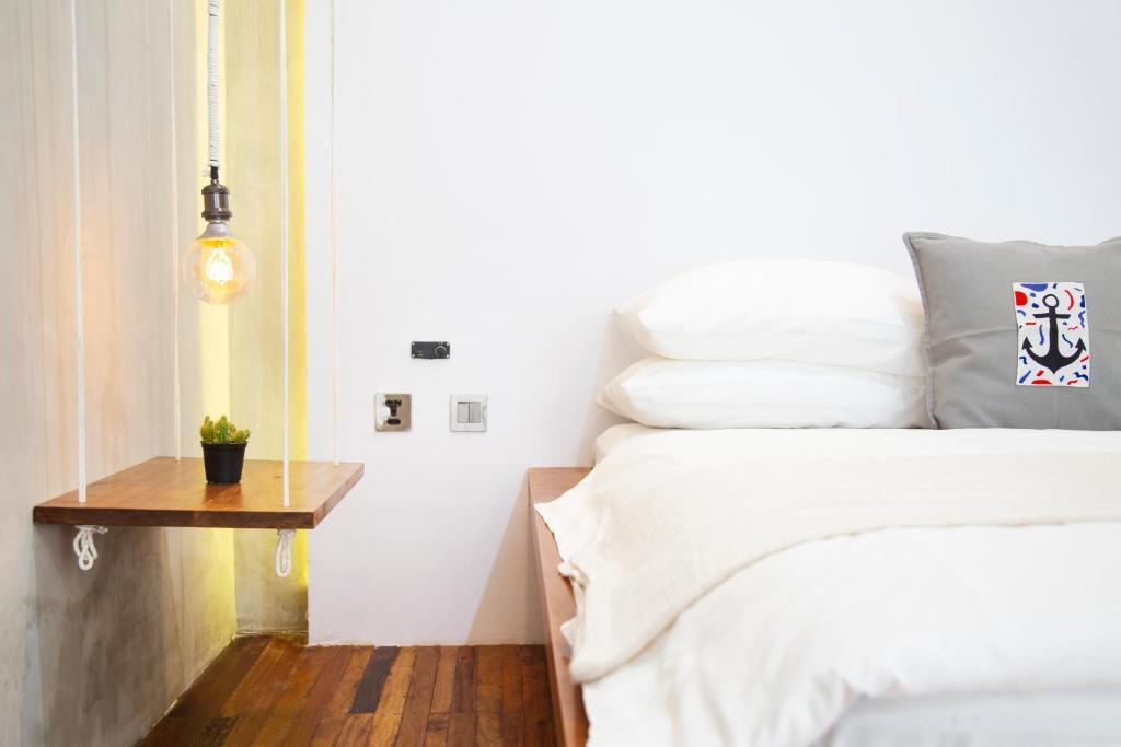 Энде: Flores Passport House
