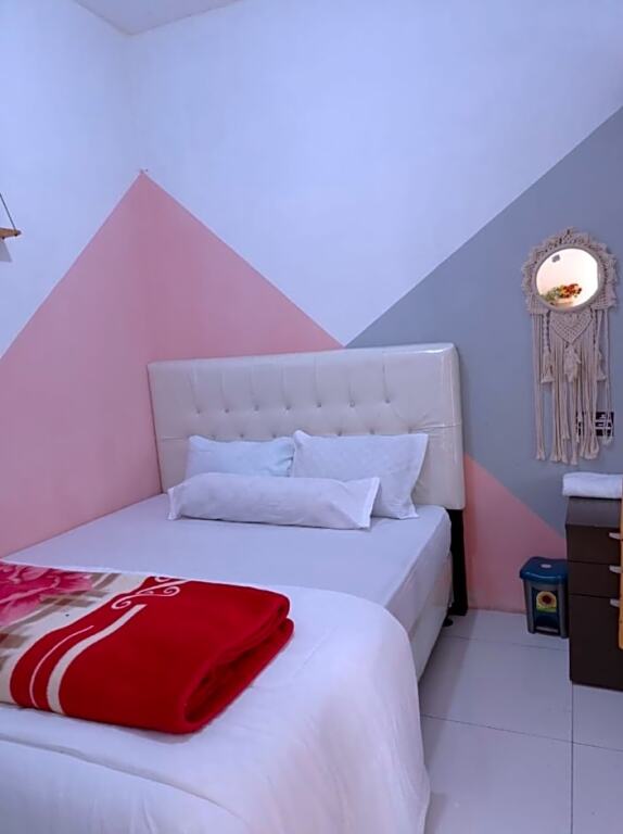 Диэнь Кулон: Akar Cemara Dieng Homestay Syariah by Luxury Degree