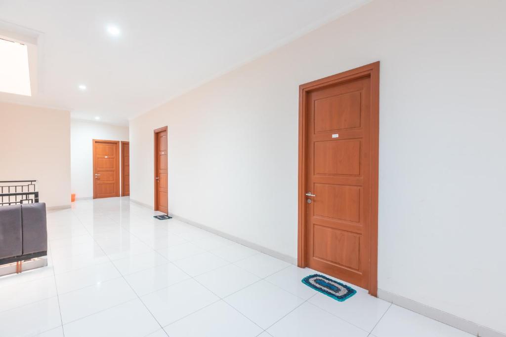 Джакарта: RedDoorz near Universitas Esa Unggul Bekasi Harapan Indah