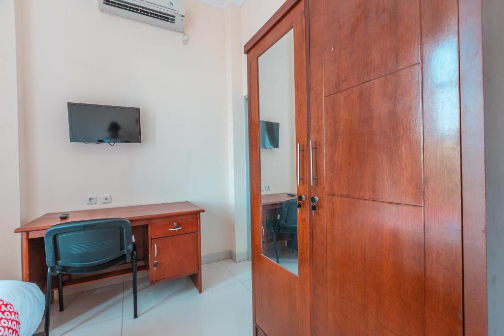 Джакарта: RedDoorz near Universitas Esa Unggul Bekasi Harapan Indah