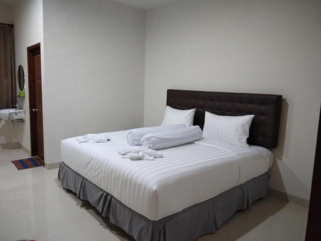 Рутенг: Victory Hotel