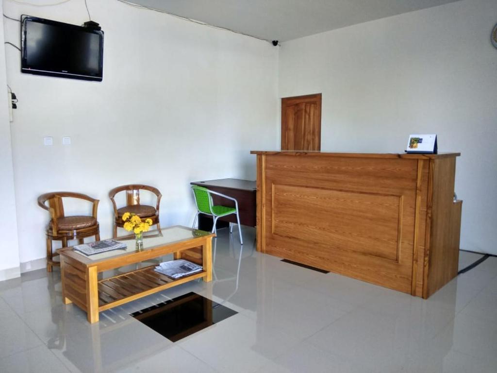 Рутенг: Victory Hotel