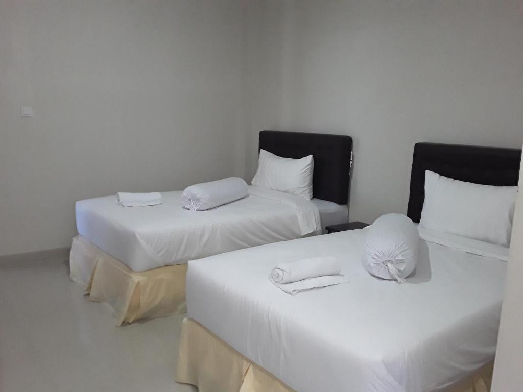 Рутенг: Victory Hotel