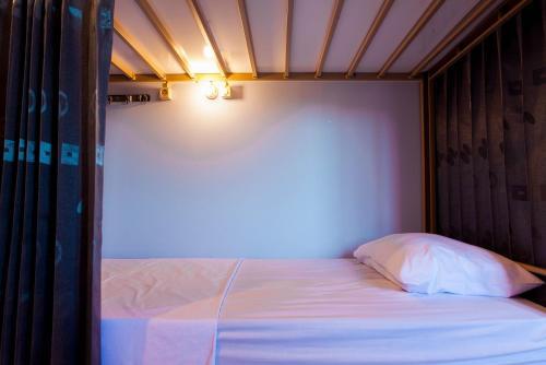 Энде: F Hostel Ende