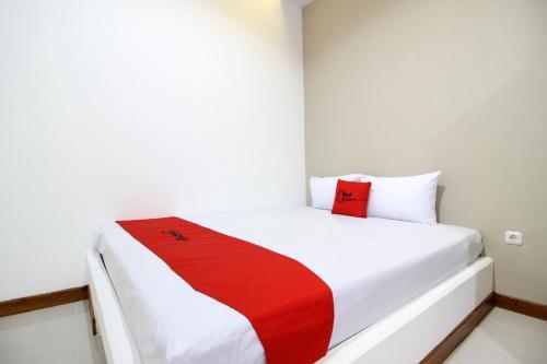 Ngaglik: RedDoorz near UII Jakal 3