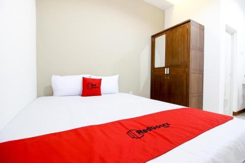 Ngaglik: RedDoorz near UII Jakal 3