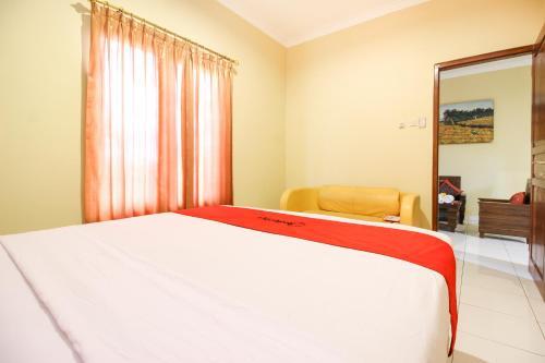 Севон: RedDoorz near Desa Wisata Kasongan