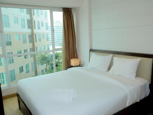 Mall Access Exclusive 2 BR @ Gandaria Heights Apartment By Travelio — фото 1