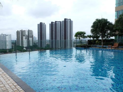 Джакарта: Mall Access Exclusive 2 BR @ Gandaria Heights Apartment By Travelio