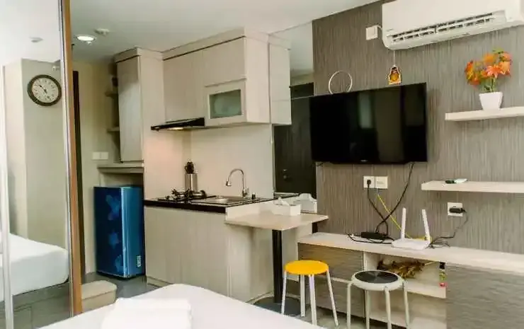 Южный Тангеранг: Minimalist Studio Room at Bintaro Icon Apartment By Travelio