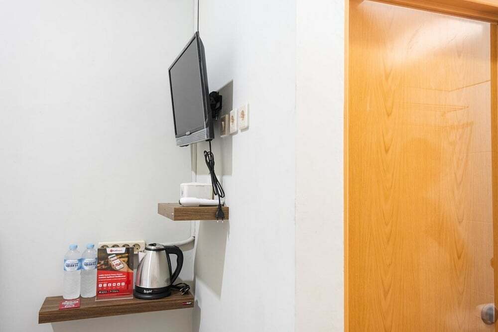 Тангеранг: Reddoorz Near Bandara City Mall Tangerang