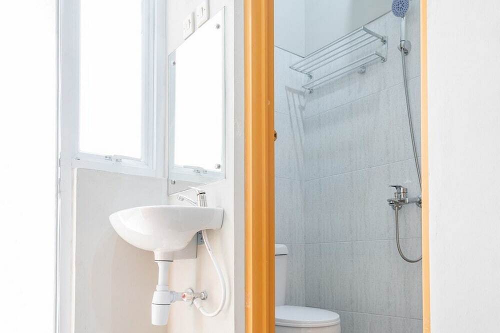 Тангеранг: Reddoorz Near Bandara City Mall Tangerang