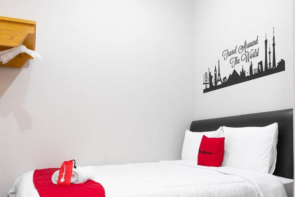 Тангеранг: Reddoorz Near Bandara City Mall Tangerang