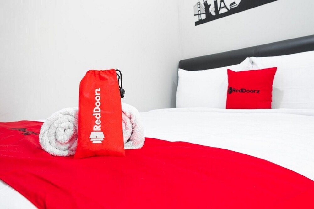 Тангеранг: Reddoorz Near Bandara City Mall Tangerang