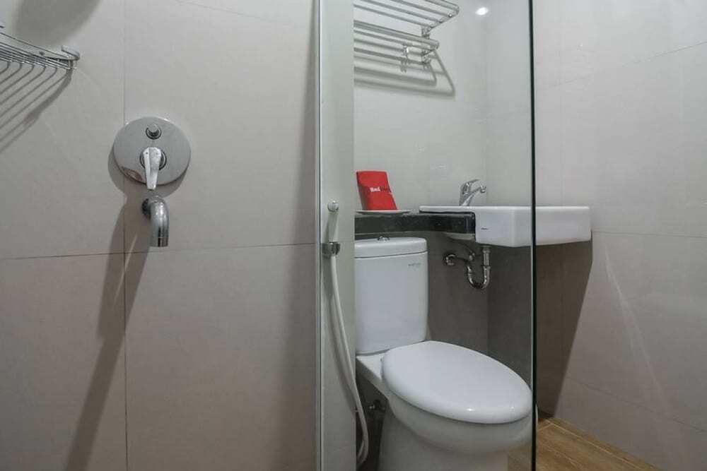 Сизаруа: RedDoorz Syariah near Taman Wisata Matahari