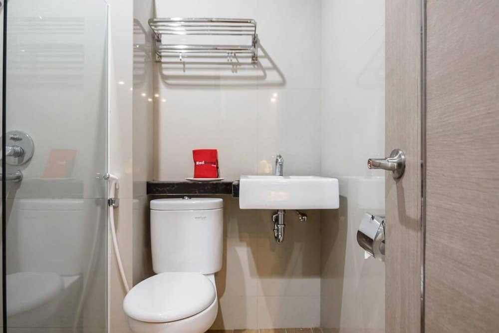 Сизаруа: RedDoorz Syariah near Taman Wisata Matahari