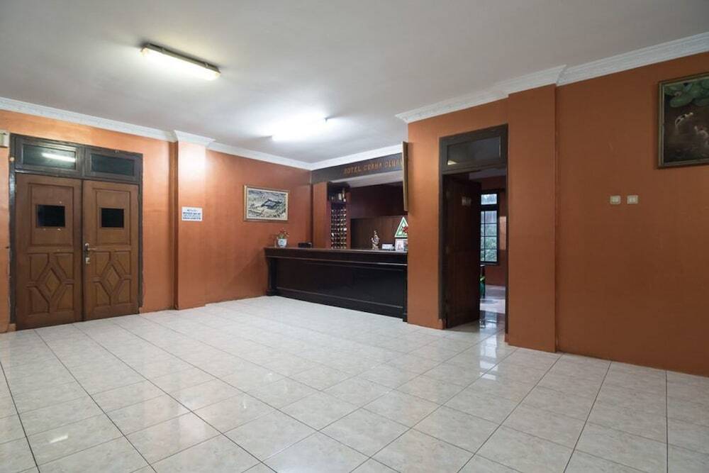 Сизаруа: RedDoorz Syariah near Taman Wisata Matahari