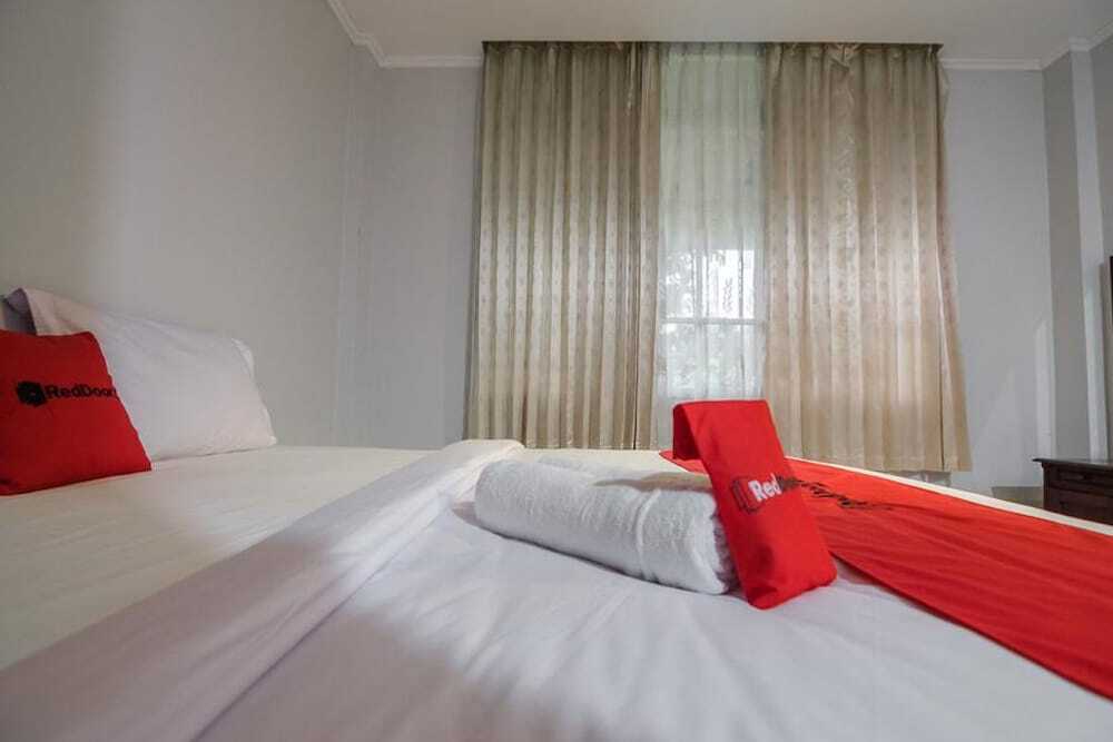 Сизаруа: RedDoorz Syariah near Taman Wisata Matahari