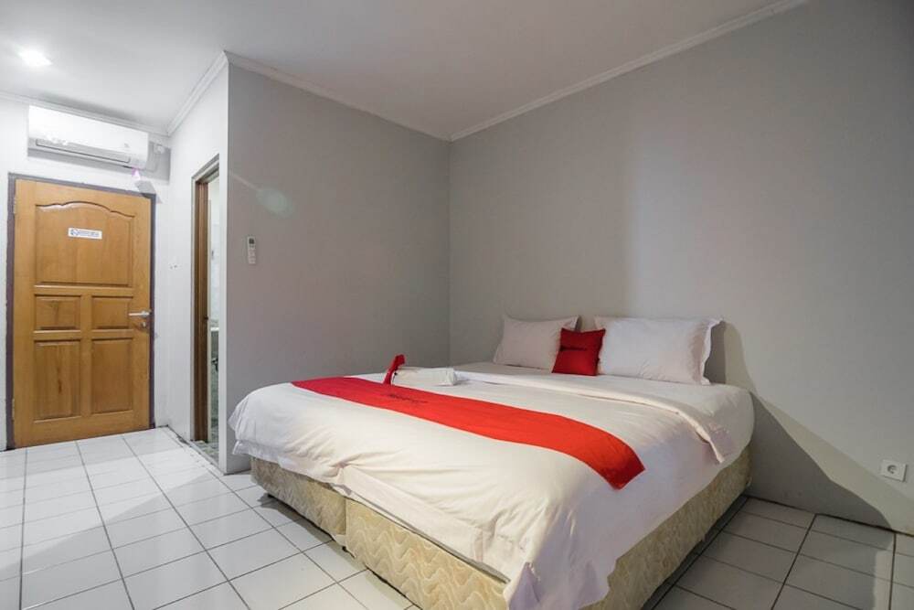 Сизаруа: RedDoorz Syariah near Taman Wisata Matahari
